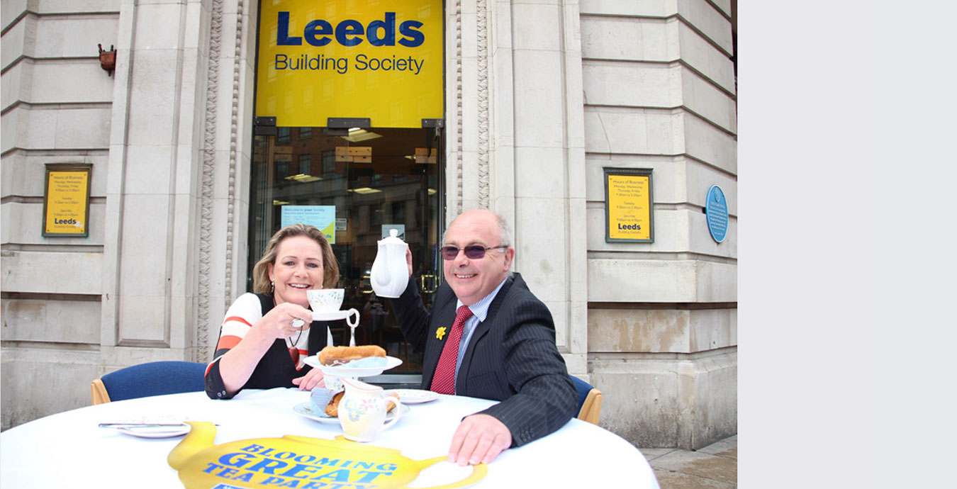 Picture of Kim Rebecchi and Brian Curran enjoying a cup of tea