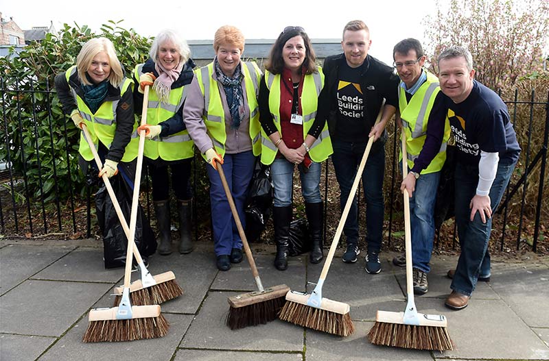 Aberdeen Colleagues take part in a community litter pick